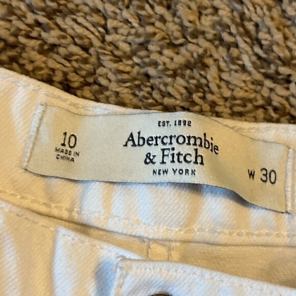 Abercrombie & Fitch white denim shorts - Picture 2 of 4